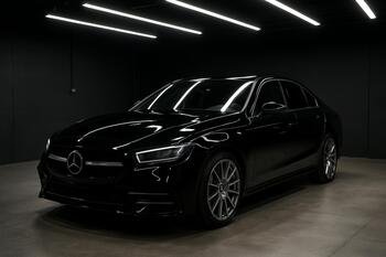 Finish bay with controlled lighting for final check