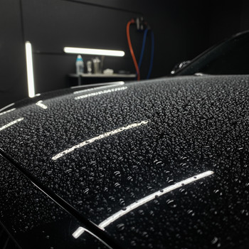 Hood coated with tight water beads