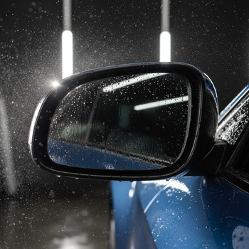 Side mirror repelling mist with clarity