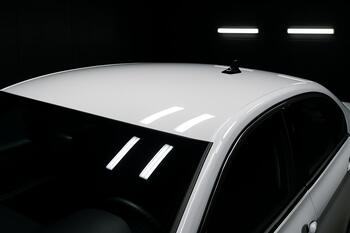 White roof with no haze under hard light