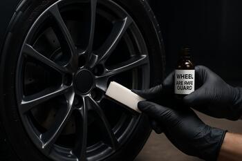 Wheel ceramic guard for easy future cleaning